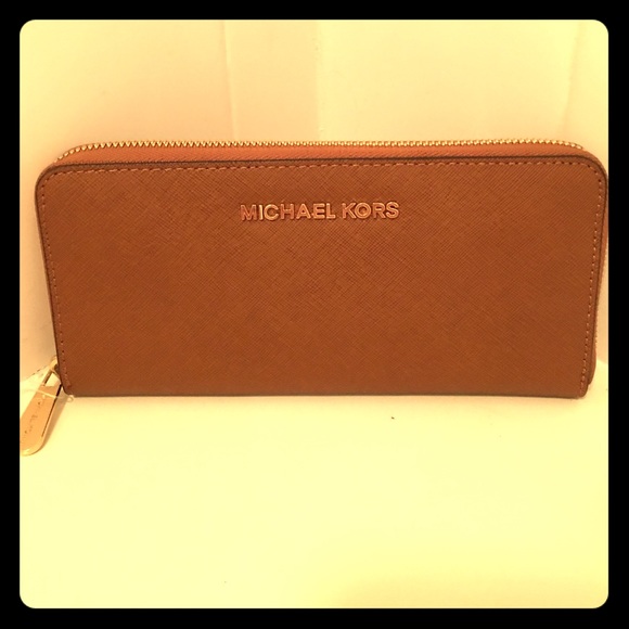 Michael Kors Leather wallet, never been used!