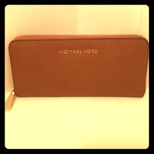 Michael Kors Leather wallet, never been used!