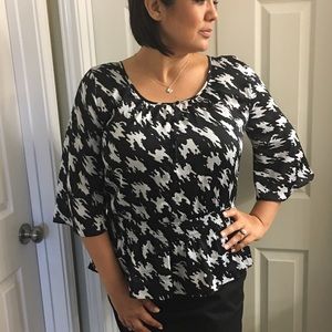 🎉🎉SALE🎉🎉 Black & White Printed Blouse
