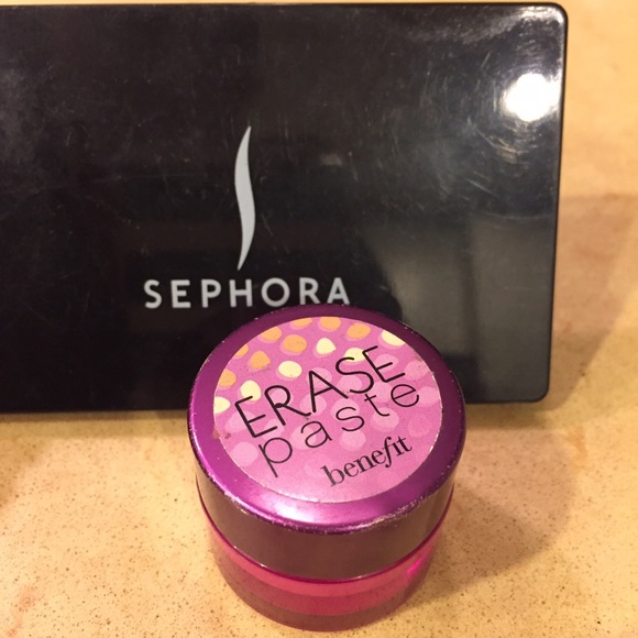 Benefit erase paste