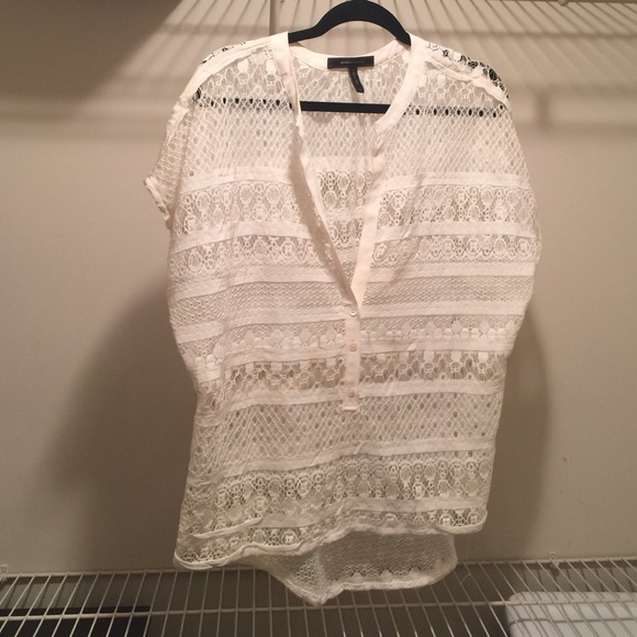 Beautiful white lace BCBG MAXAZRIA top