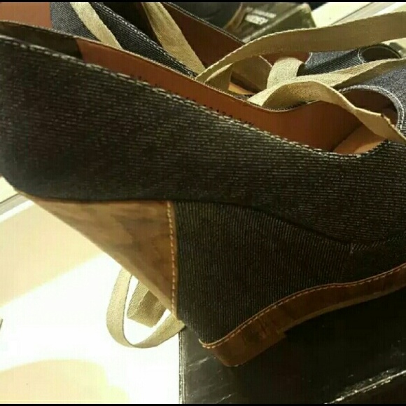 Heels - Picture 2 of 3