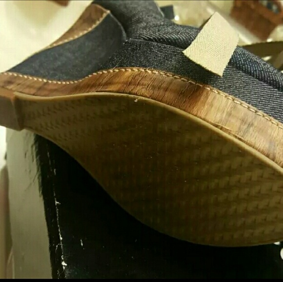 Heels - Picture 3 of 3