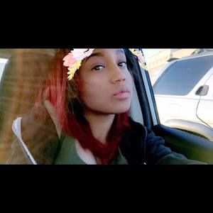 Meet your Posher, Alexis