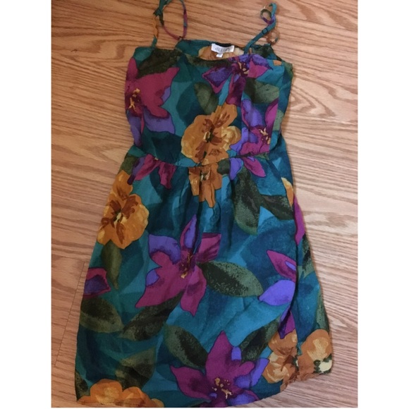 Vibrant strappy dress with pockets - Picture 2 of 4