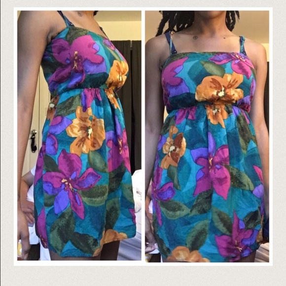 Vibrant strappy dress with pockets - Picture 4 of 4