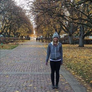 Meet your Posher, Catie