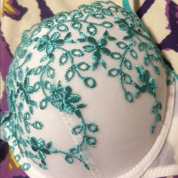 Embroidered bra - Picture 2 of 4