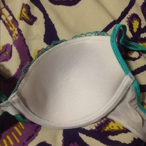 Embroidered bra - Picture 4 of 4