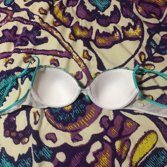 Embroidered bra - Picture 3 of 4