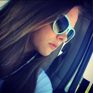 Meet your Posher, Hailey