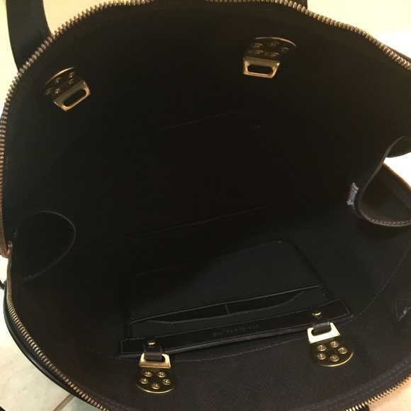 Dooney and Bourke Luxury Bag - Picture 3 of 4