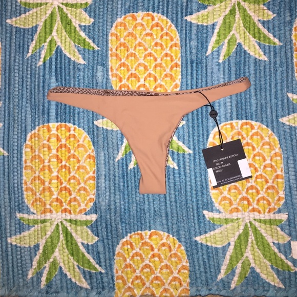 ❌❌SOLD❌❌BNWT Acacia pipeline bottoms. Med. topless