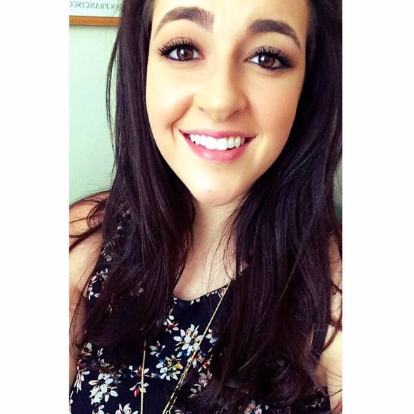 Meet your Posher, Chloe