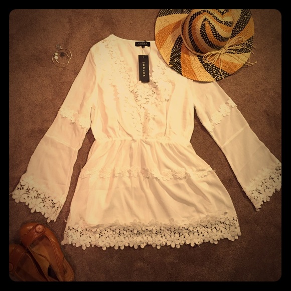 White summer dress NWT, flower lace trim SO cute!