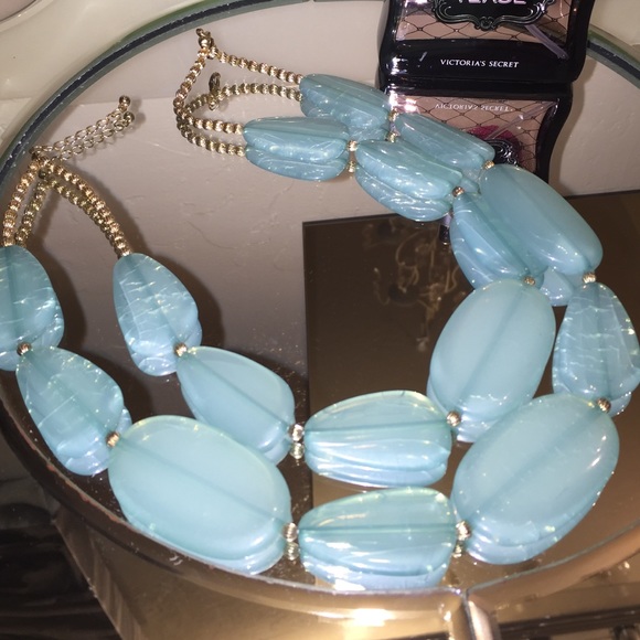Short choker style necklace