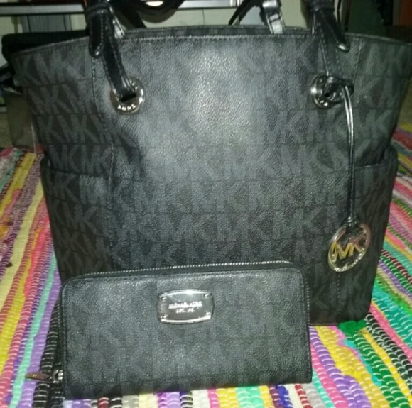 Michael Kors purse & matching wallet