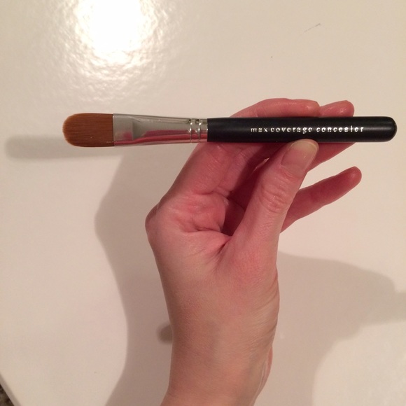 Bare Escentuals Maximum Coverage Concealer Brush