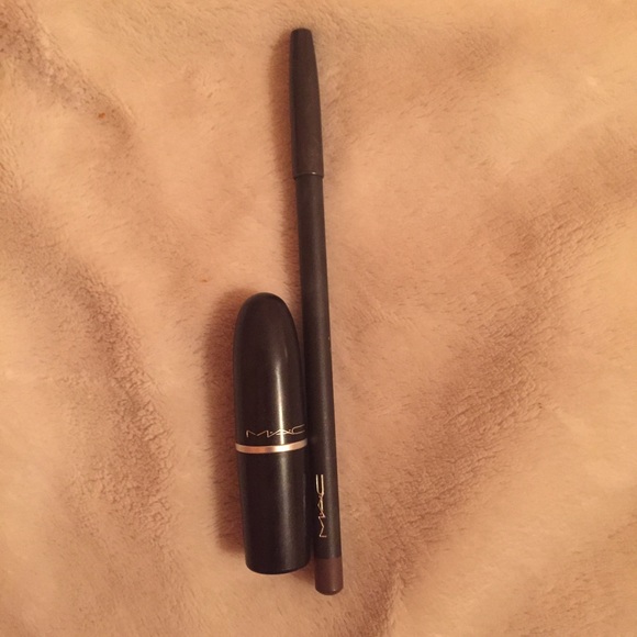 New Mac Lipstick with matching lip liner - Picture 2 of 4