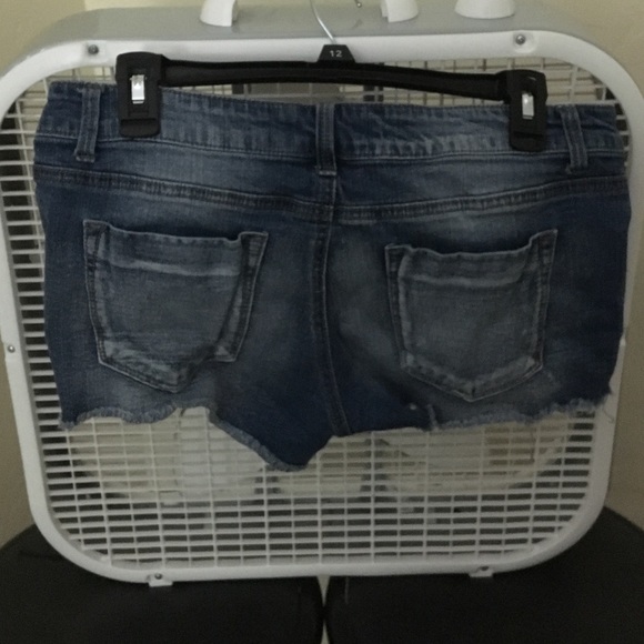 Shorts - Picture 2 of 3