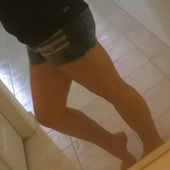 Shorts - Picture 3 of 3