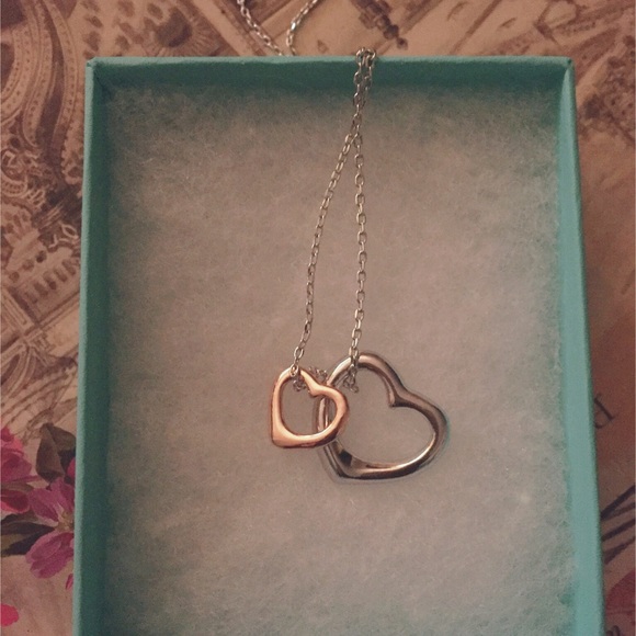 🛍 18K Gold Open Heart Pendant NEW - Picture 2 of 2