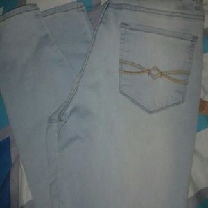 Light wash skinny jeans/ jeggings