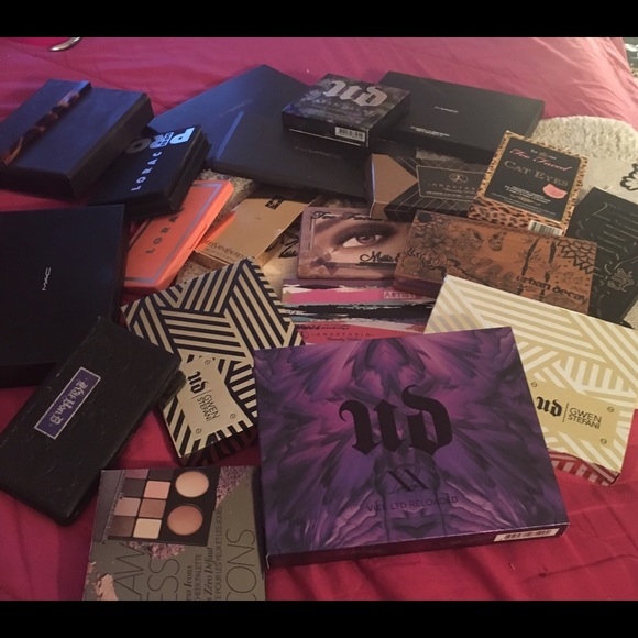 ✨A peek at sum of palettes I own,I have tons more