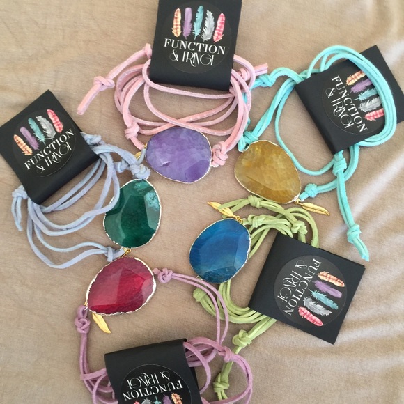 🌟SALE🌟Silver Druzy & Leather Bracelet in Green - Picture 2 of 3