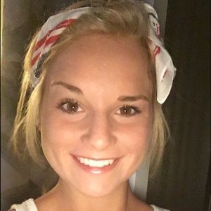 Meet your Posher, Kayla