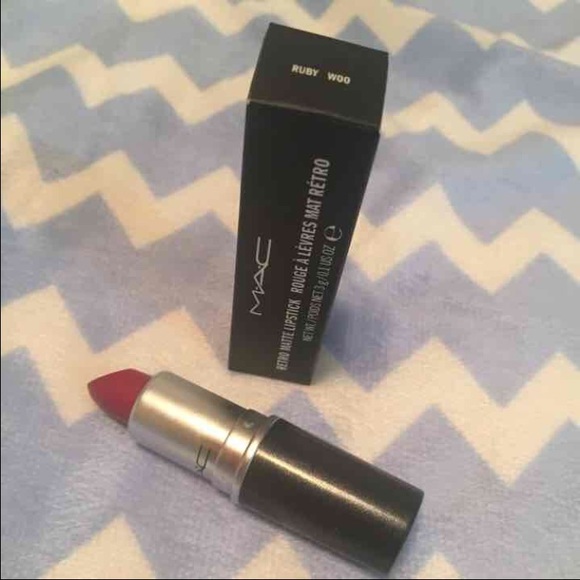 Mac lipstick in Ruby woo