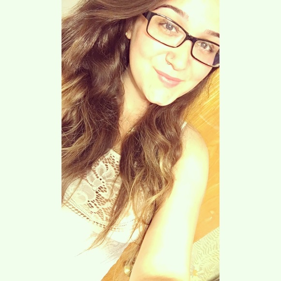 Meet your Posher, Adriana - Picture 1 of 1