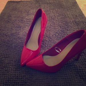 Red pumps