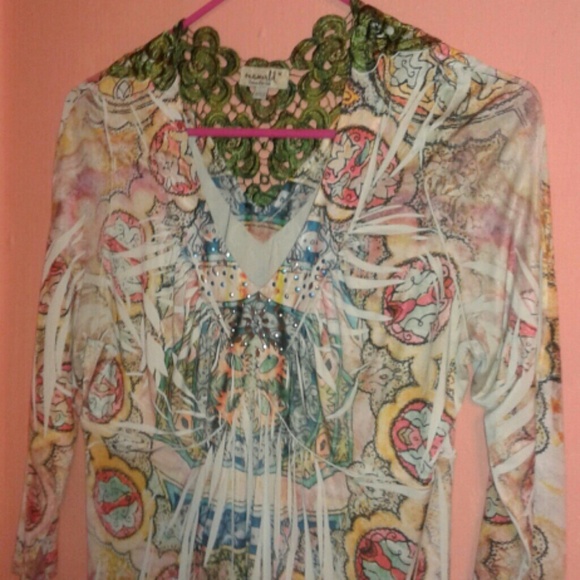A HIGHLY UNIQUE "ONE WORLD AMAZING BLOUSE - Picture 2 of 4