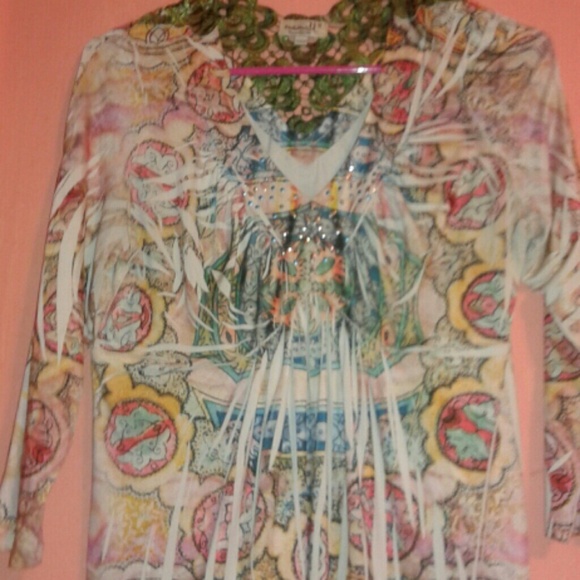 A HIGHLY UNIQUE "ONE WORLD AMAZING BLOUSE - Picture 3 of 4