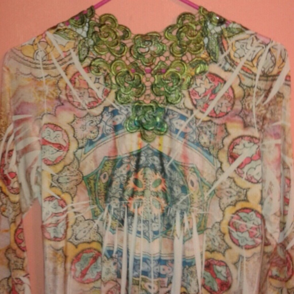 A HIGHLY UNIQUE "ONE WORLD AMAZING BLOUSE - Picture 4 of 4