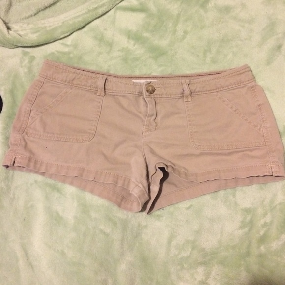 Hollister khaki shorts!