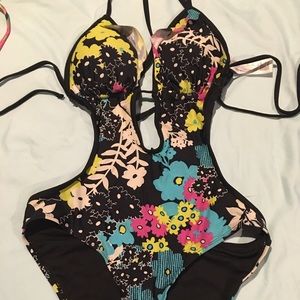 monokini for this summer 👙☀️