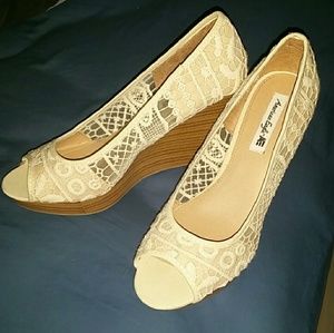 American Eagle Lace Wedges