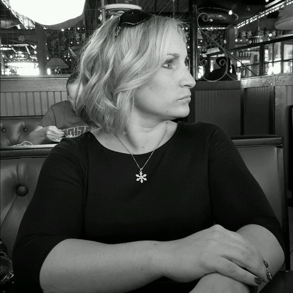 Meet your Posher, Beccy - Picture 2 of 3