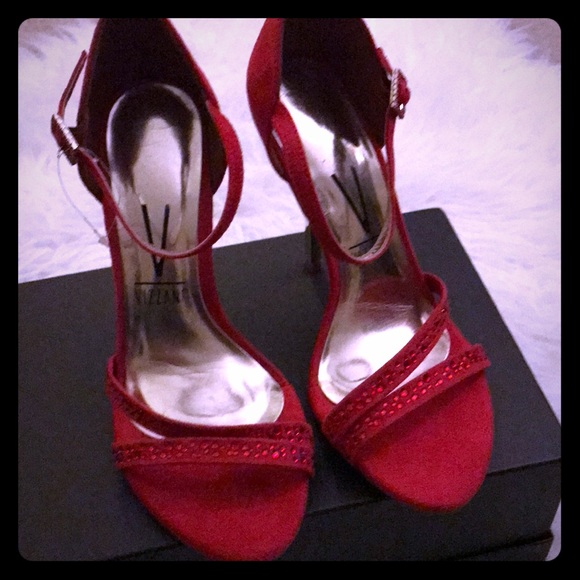 🆕️- 🇧🇷Red Suede sandal with Gold heels - Picture 3 of 8