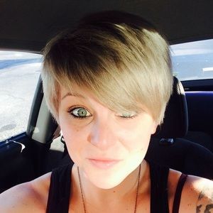 Meet your Posher, Hayley