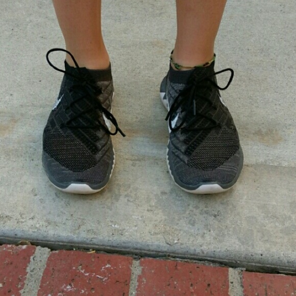 Women's Nike flyknit 3.0 like new size 7 or 6