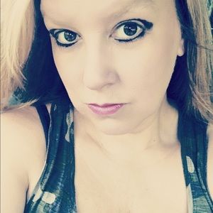 Meet your Posher, Angie