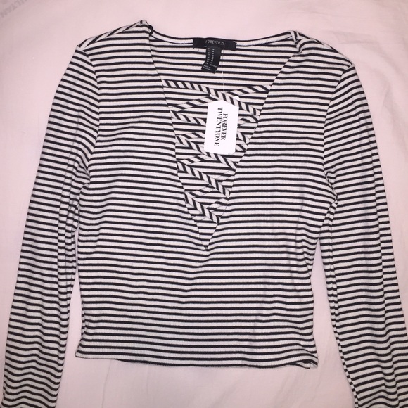 Long sleeve striped crop top