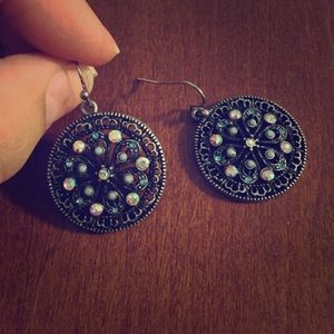 Sparkly round earrings