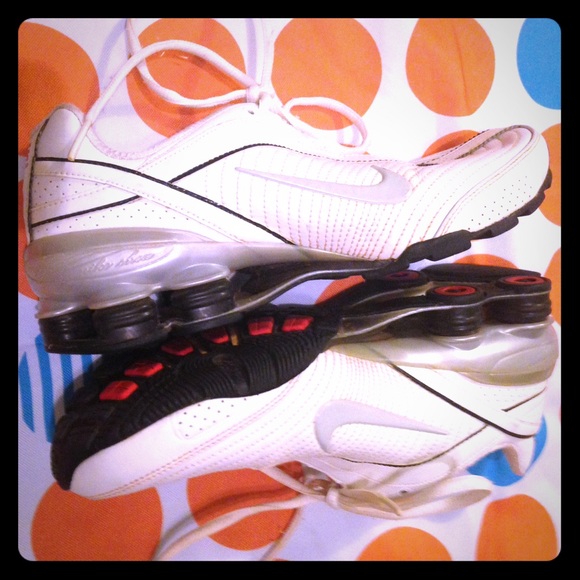 White Nike Shox