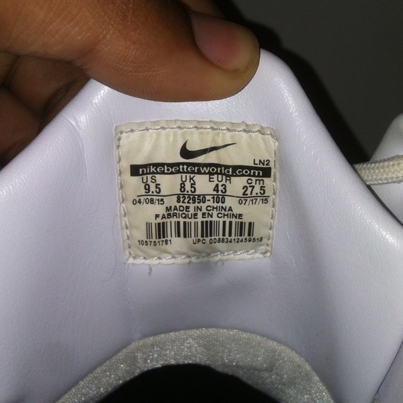 Kobe 10 - Picture 3 of 4