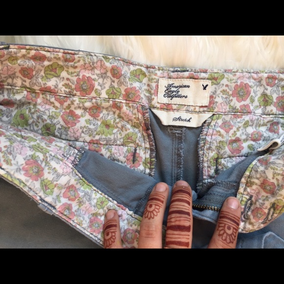 💥SALE💥Size 2 Grey-Blue American Eagle Shorts - Picture 2 of 4