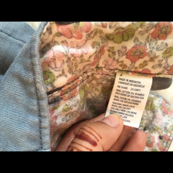 💥SALE💥Size 2 Grey-Blue American Eagle Shorts - Picture 3 of 4